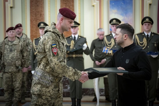 Президент відзначив воїнів державними нагородами до Дня ДШВ