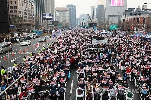 У Південній Кореї одночасно відбулися мітинги за і проти імпічменту президента