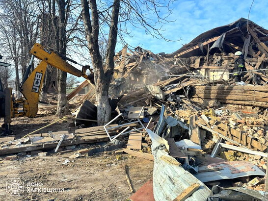 Росія завдала авіаудару по Харківщині: зруйновано адмінбудівлю, пошкоджено житлові та комерційні об’єкти