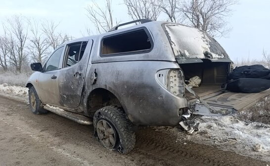 У Куп’янську російський дрон атакував службовий автомобіль поліції, є поранені