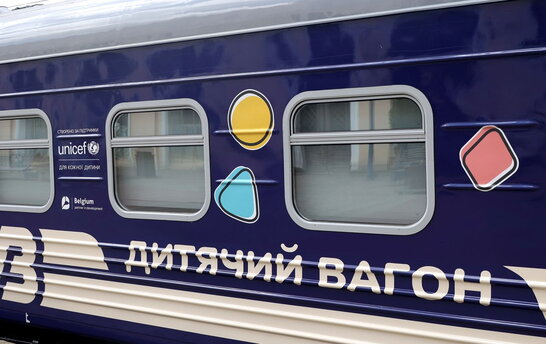 Розвиваючі ігри та аудіокниги: «Укрзалізниця» запустила перший міжнародний дитячий вагон