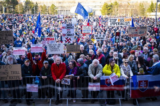 У Словаччині спалахнули акції протесту проти проросійської політики Фіцо