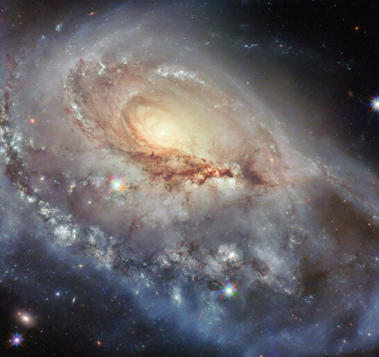 Hubble зафіксував незвичну галактику в сузір’ї Жирафа