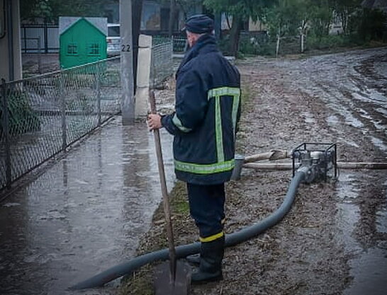 На Тернопільщині сильні зливи: підтоплені домогосподарства, знеструмлені села