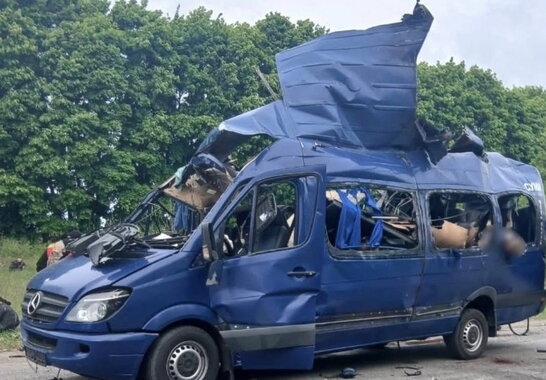 Російські війська обстріляли рейсовий автобус на Сумщині: є загиблі та поранені