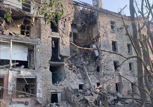 Росія атакувала центр Херсона керованими авіабомбами: є руйнування та поранені