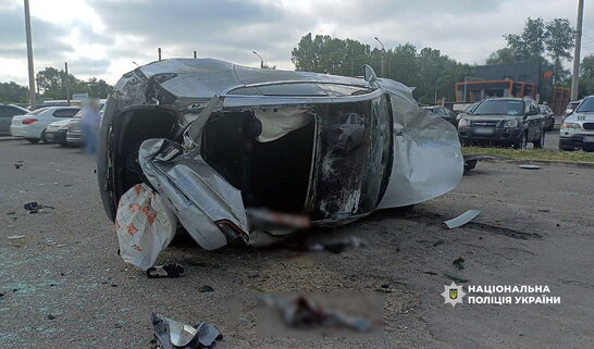 У Полтаві Tesla злетіла з дороги та в’їхала у парковку: п’ятеро постраждалих
