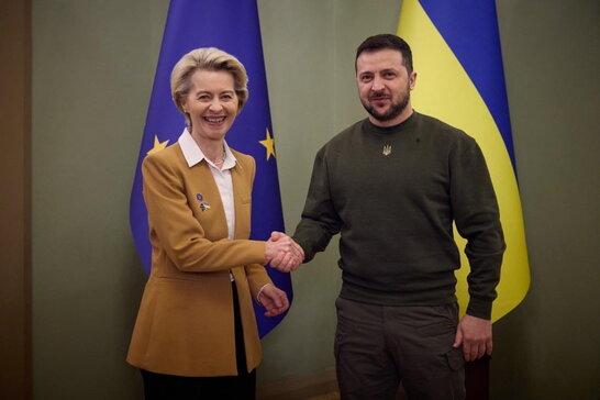 Урсула фон дер Ляєн зіткнеться з вотумом недовіри в Європарламенті, але, ймовірно, збереже посаду