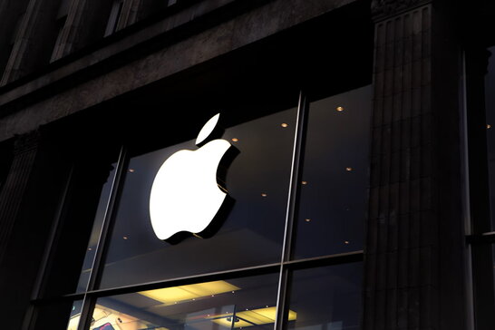 Apple подала до суду на ютубера Джона Проссера через витік інформації про iOS 26