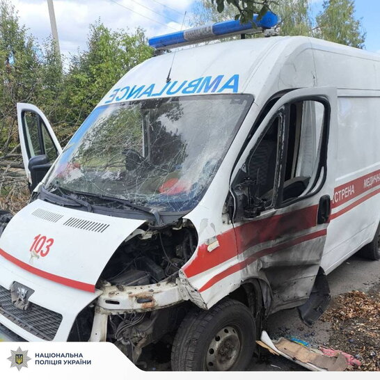Російський дрон атакував автівку швидкої допомоги на Харківщині: поранені медпрацівники