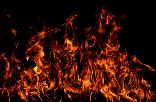 У Миколаєві уламки збитого дрона пошкодили підприємство: сталася пожежа