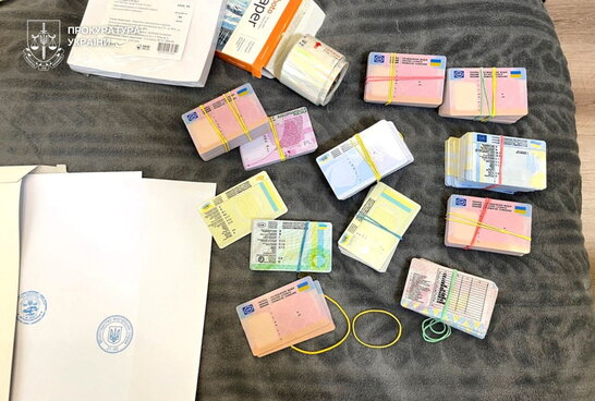 На Хмельниччині викрили підпільну друкарню фальшивих документів