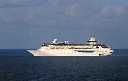 У Стамбулі пасажирський човен зіткнувся з суховантажем: поранені восьмеро людей