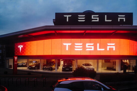 Акції Tesla падають через зниження європейських продажів