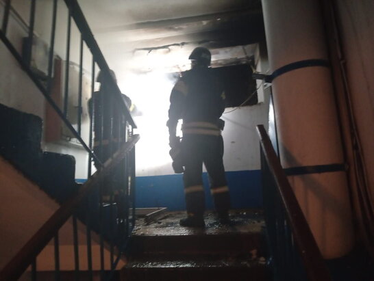 На Дніпропетровщині пожежа у п’ятиповерхівці через атаку росіян
