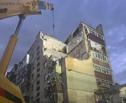 У Хмельницькому під завалами будинку після вибуху газу знайшли тіла двох людей