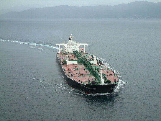 Танкер з російською нафтою, що прямував до Індії, змінив курс