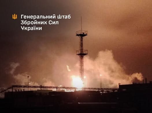 Українські війська уразили нафтохімічні заводи в РФ та склад ПММ на Херсонщині