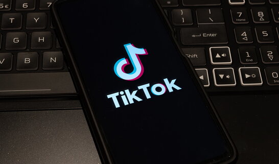 Франція перевіряє TikTok через небезпечний алгоритм, що може штовхати підлітків до самогубства