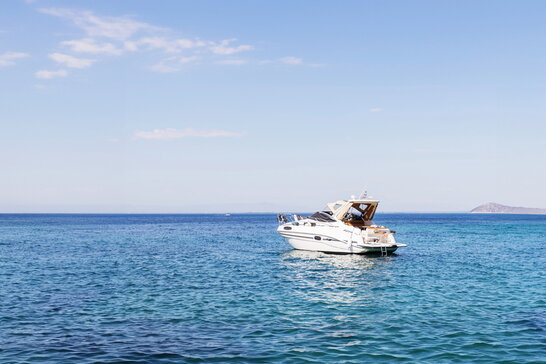 У грецькому порту після пожежі затонули три яхти