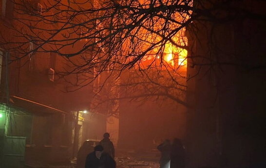 Нічний удар по Дніпру: двоє поранених і масштабні пожежі