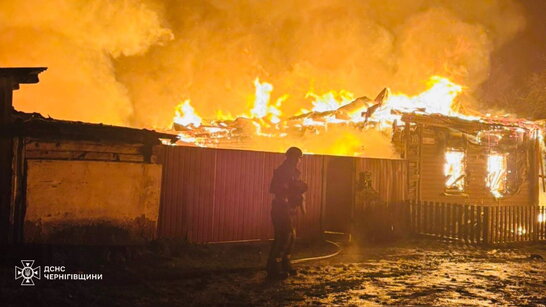 На Чернігівщині двоє людей постраждали внаслідок атаки російських дронів, спалахнули пожежі