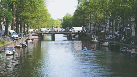 Місто без натовпів: чому варто відвідати Утрехт заради 732 унікальних підвалів-кафе