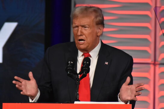 Трамп обрушився з образами на журналістку під час пресконференції у Флориді