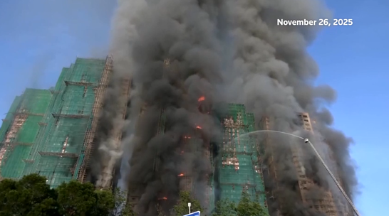 Після масштабної пожежі в Гонконзі зниклими вважають 150 мешканців, тривають затримання у справі