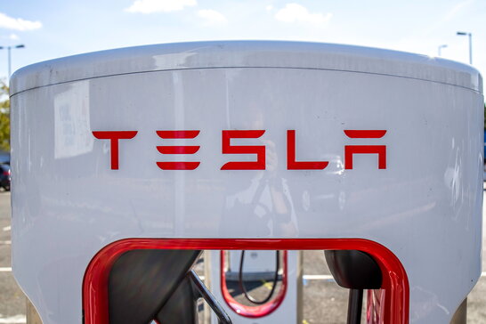 Попит на електромобілі Tesla різко впав на ключових ринках Європи