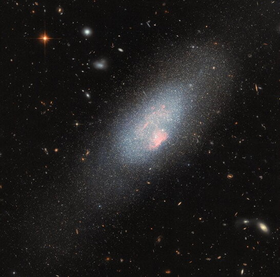 Hubble зафіксував карликову галактику Mrk 178 у сузір'ї Великої Ведмедиці