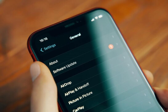 Користувачів iPhone просять терміново оновити iOS – через загрозу безпеці