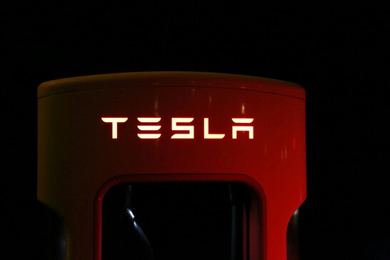 Без водіїв і контролерів: Tesla тестує роботаксі в Техасі