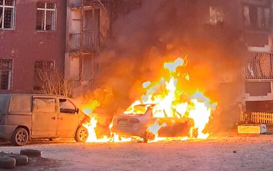 Російський дрон вдарив по багатоповерхівці в Чернігові: виникла пожежа та знеструмлення