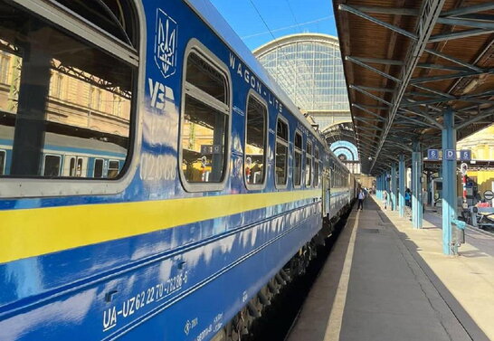 Укрзалізниця призначила 16 додаткових поїздів на Різдвяні та новорічні свята: перелік поїздів