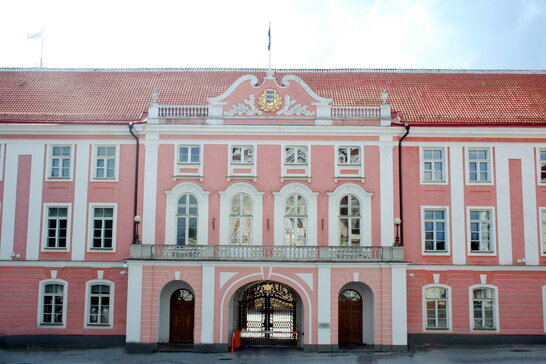 В Естонії невідомий наніс знак Z на будівлю парламенту