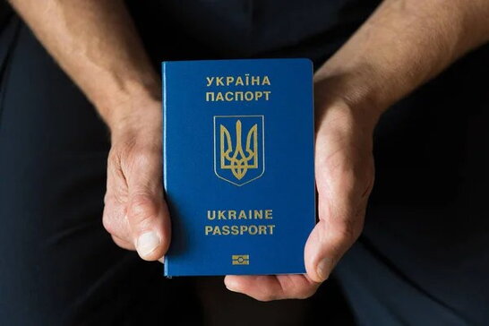 Оформлення двох паспортів за один раз: в Україні запрацювали нові правила