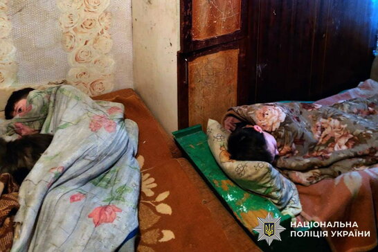 На Хмельниччині у матері вилучили п’ятьох дітей через антисанітарні умови та жебрацтво