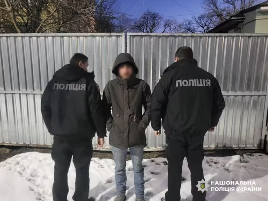На Рівненщині ув'язнили чоловіка, який обікрав могили загиблих Героїв