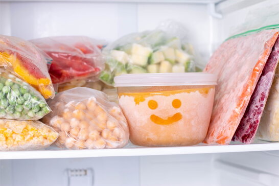 Чорний список для морозилки: 10 видів продуктів, які в ній зіпсуються