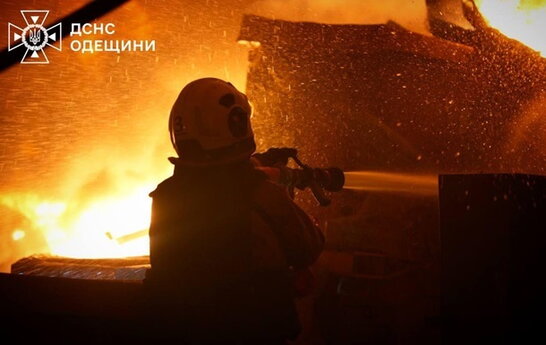 Нічна атака дронами по Одесі: вибухи, пожежі та пошкоджені будинки