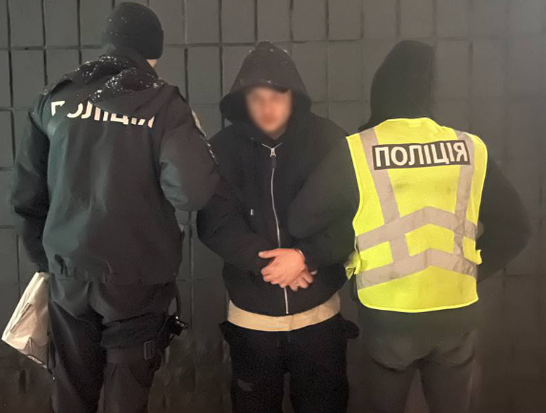 У Києві затримали чоловіка, який спалював авто, що належали Силам оборони України, на замовлення