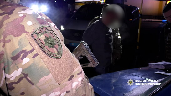 Чоловік кинув гранату у поліцейських на Буковині: є тяжкопоранений