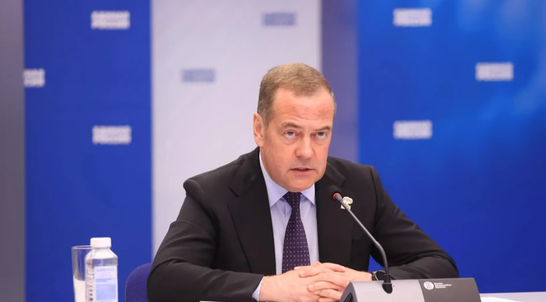 Медведєв заявив, що російським солдатам не потрібна віза, щоб потрапити до країн Європи