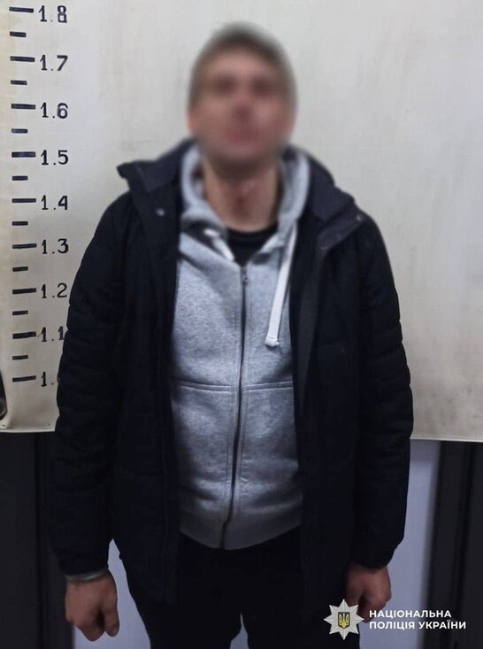 У Києві чоловік напав на жінку-парамедика під час виклику "швидкої"