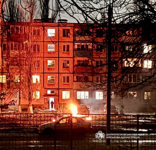 Дрон РФ влучив у житлову п’ятиповерхівку в Кривому Розі: є поранені