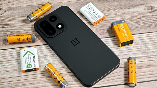 15 смартфонів із найкращою автономністю: айфони пасуть задніх