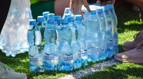 Виробника води "Карпатська джерельна" оштрафували на 9 мільйонів грн за оману щодо походження з Карпат