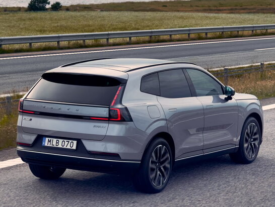 Volvo XC70 2026 «підріс» до сімейного кросовера з запасом ходу 1200 км