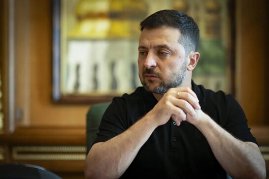 Зеленський подарував королю Чарльзу III планшет із системою моніторингу українських військових операцій